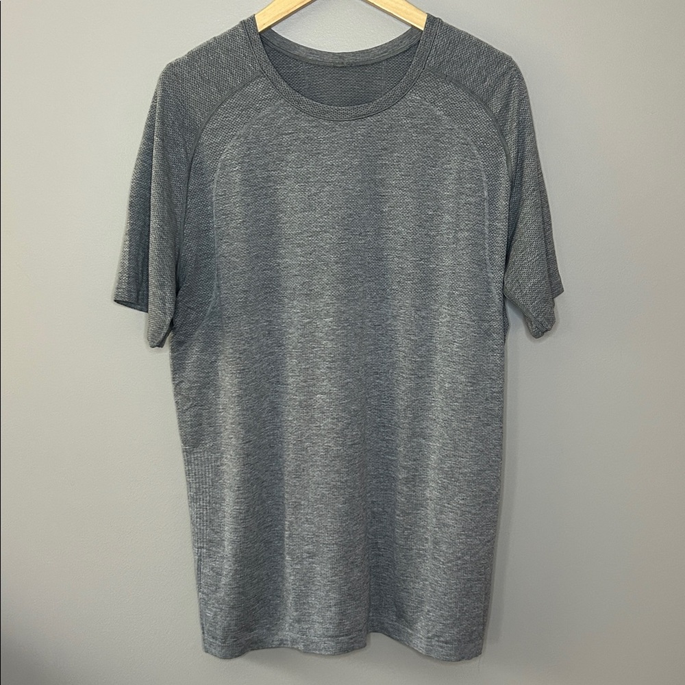 Lululemon Men’s Metal Vent Tech Short Sleeve Tee Shirt Size XL Heathered‎ Grey